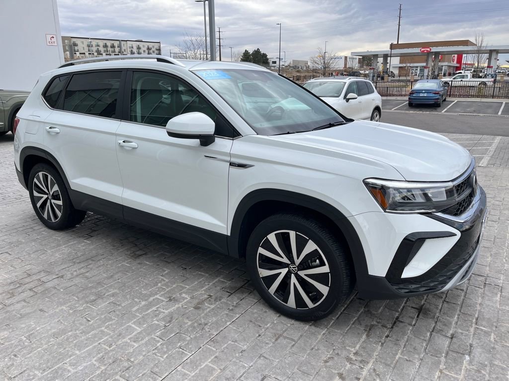 Certified 2023 Volkswagen Taos SE w/ Panoramic Sunroof Package image 9