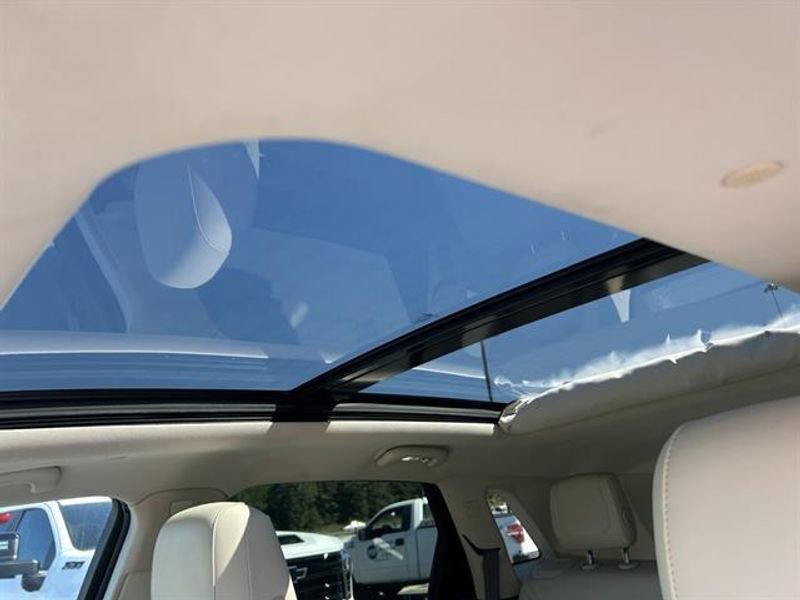 Used 2017 Cadillac XT5 Luxury w/ Driver Awareness Package image 19