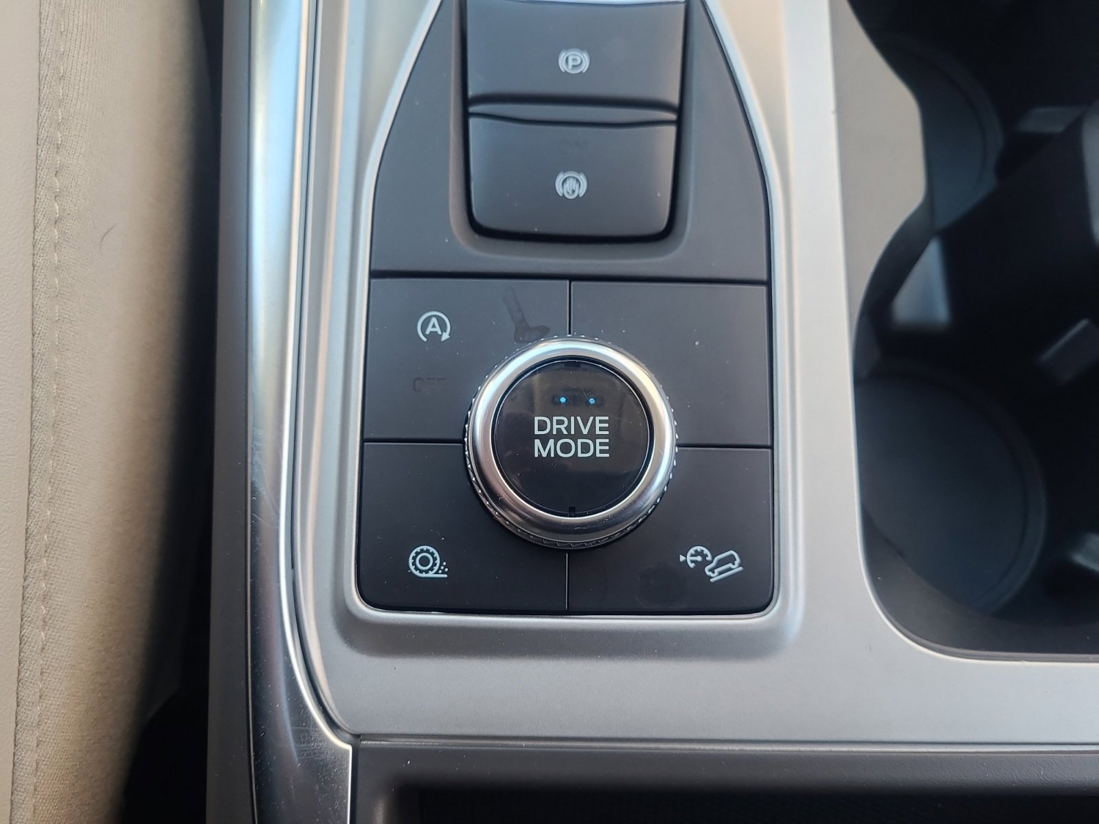 Certified 2023 Ford Explorer Platinum w/ Technology Package image 35