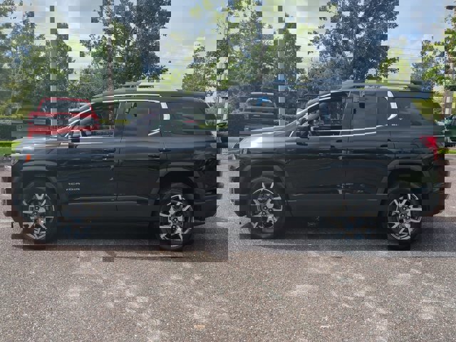 Used 2023 GMC Acadia SLT image 7