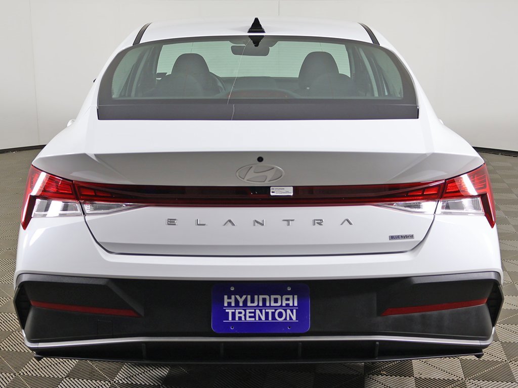 Used 2025 Hyundai Elantra Blue image 11