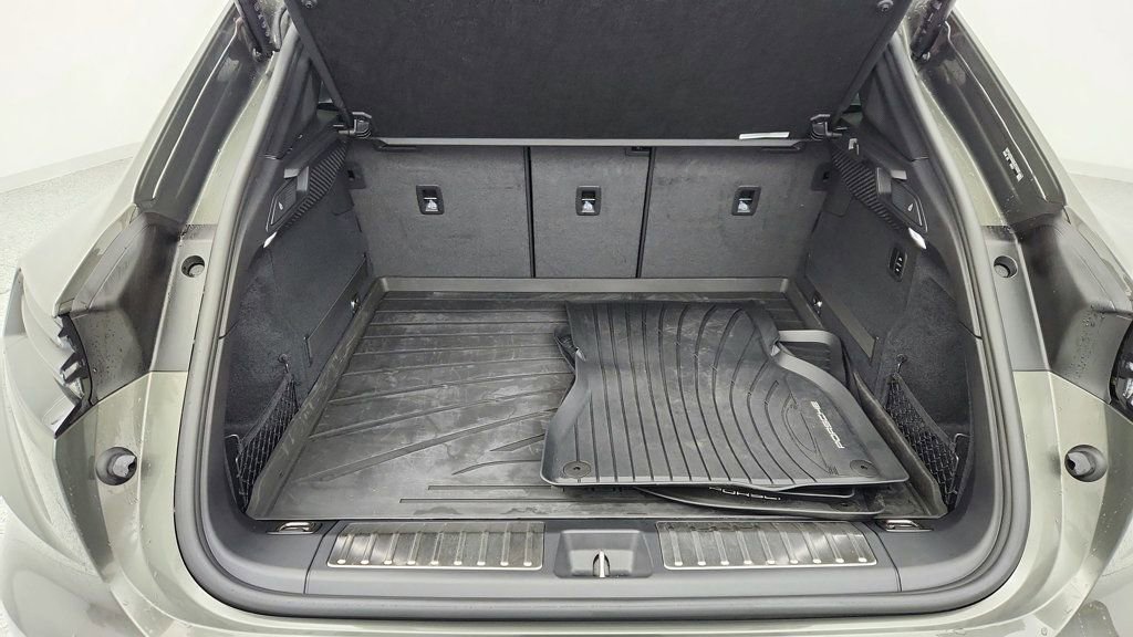 Used 2025 Porsche Macan Electric w/ Premium Package image 22