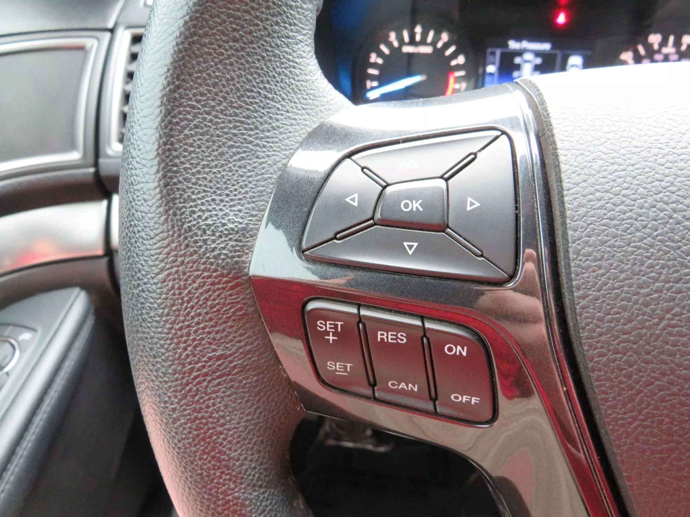 Used 2018 Ford Explorer XLT image 16