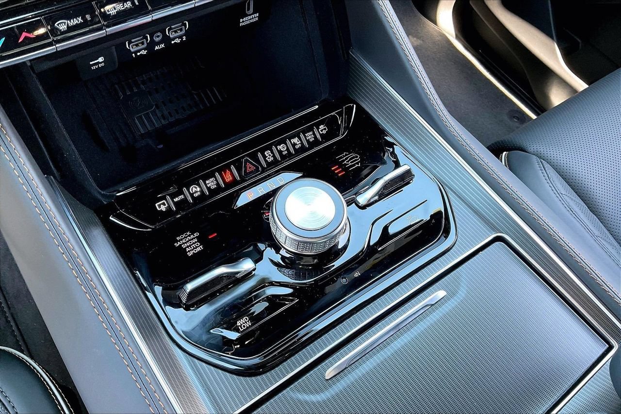 New 2026 Jeep Grand Wagoneer Summit AWD/4WD image 33