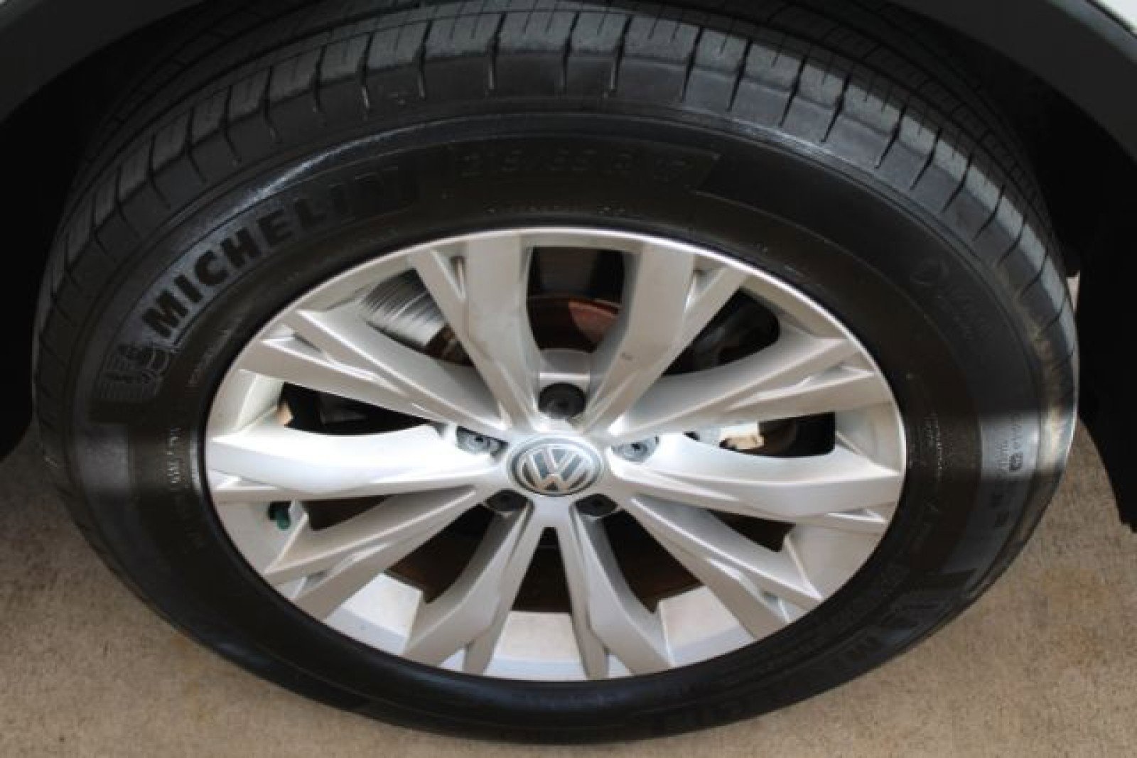 Used 2018 Volkswagen Tiguan S w/ Front Fog Lights Package image 28