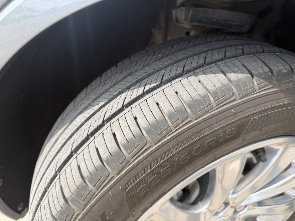 Used 2020 Buick Envision Essence AWD/4WD image 15
