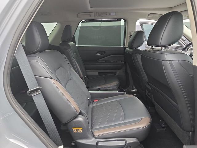 Used 2024 Nissan Pathfinder Platinum image 50