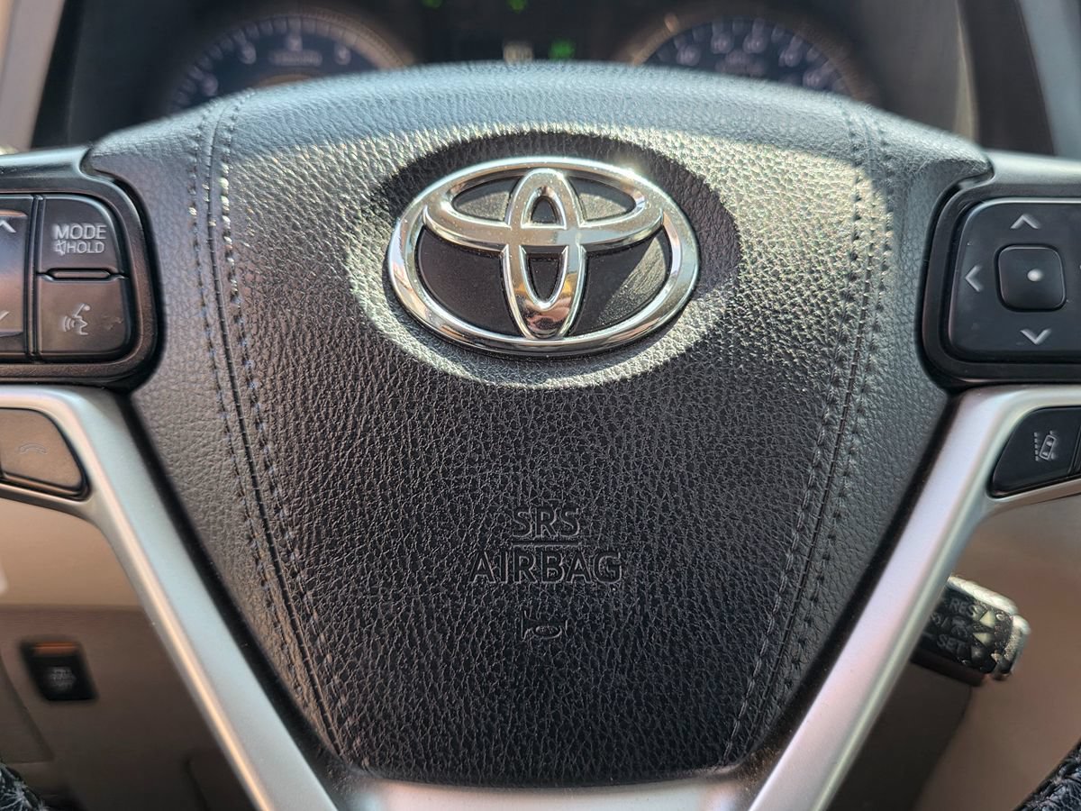 Used 2019 Toyota Sienna XLE w/ XLE Navigation Package FWD image 36