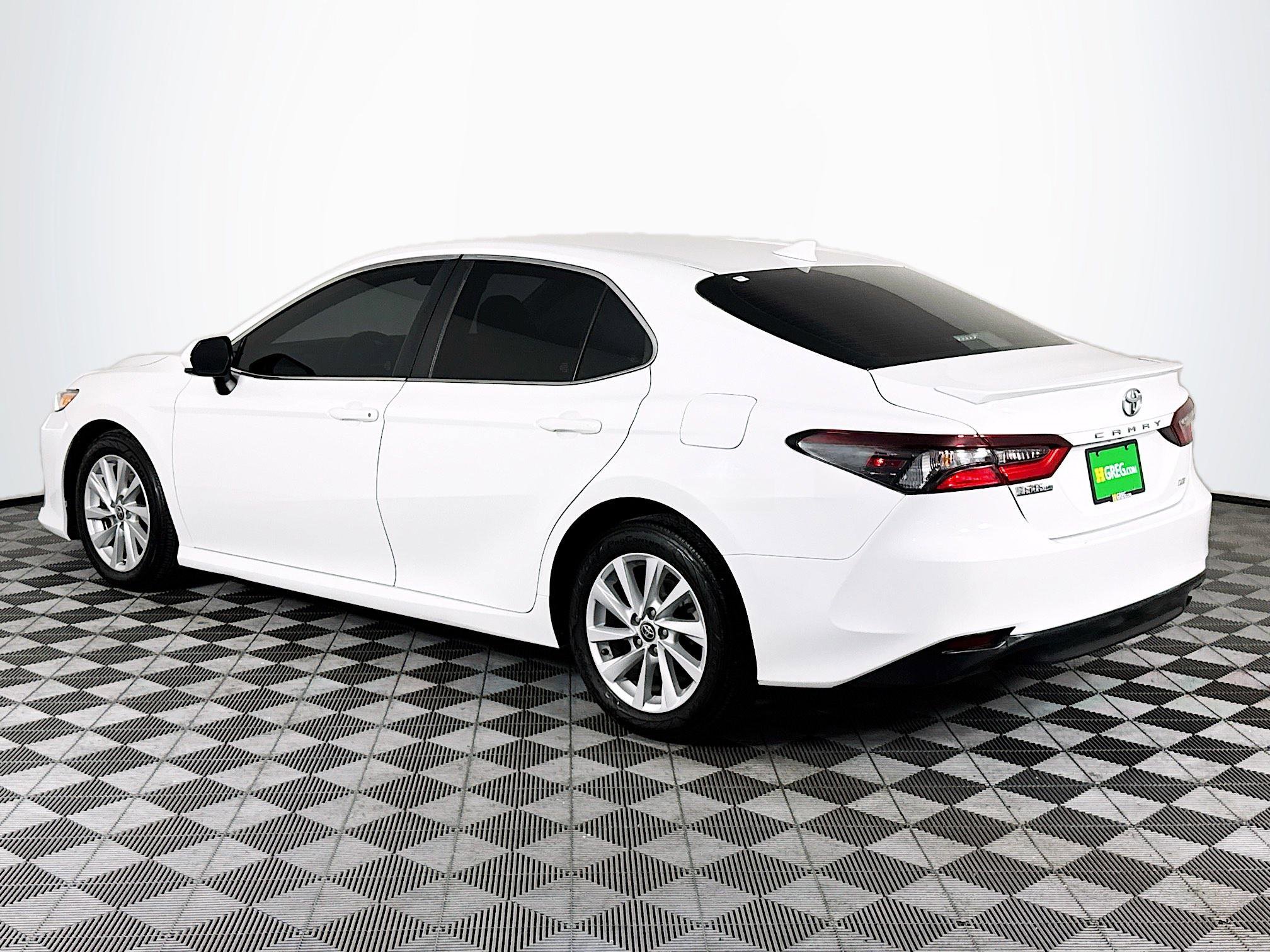 Used 2022 Toyota Camry LE FWD image 6