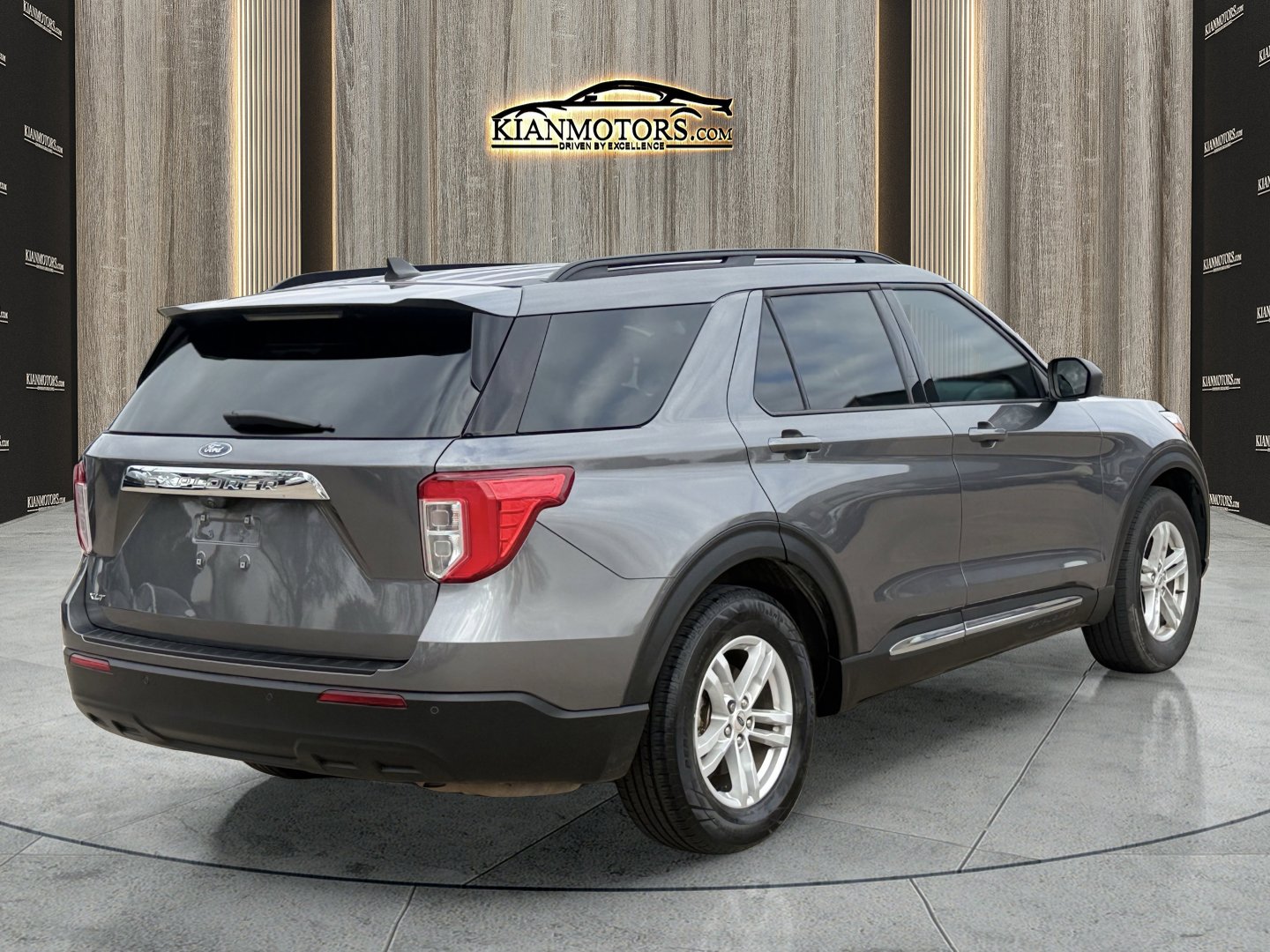 Used 2022 Ford Explorer XLT image 7
