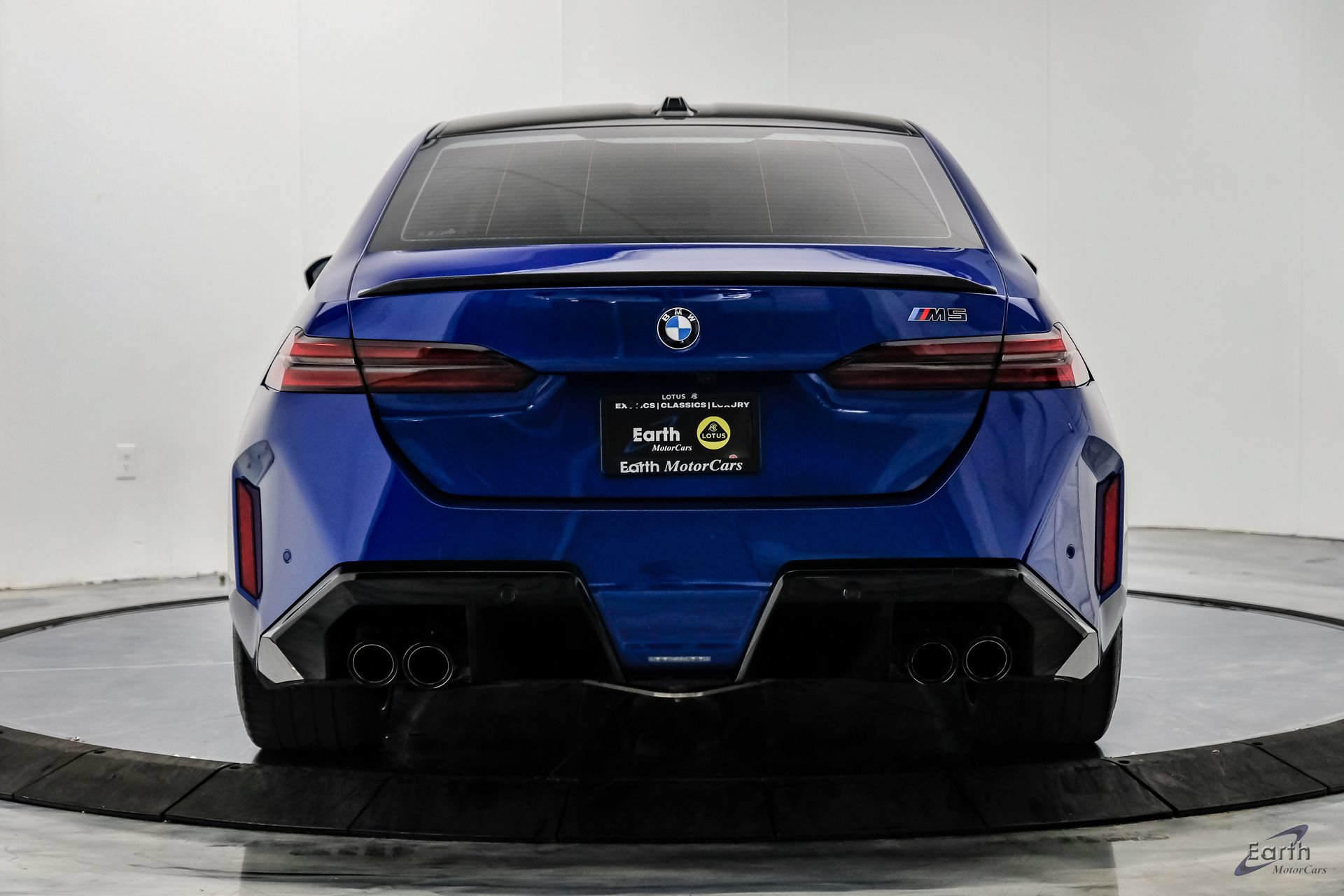 Used 2025 BMW M5 w/ Carbon Package AWD/4WD image 12
