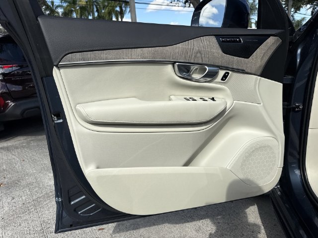 Used 2023 Volvo XC90 B6 Ultimate w/ Protection Package Premier AWD/4WD image 13