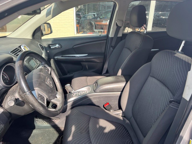Used 2018 Dodge Journey SE w/ Connectivity Group FWD image 9
