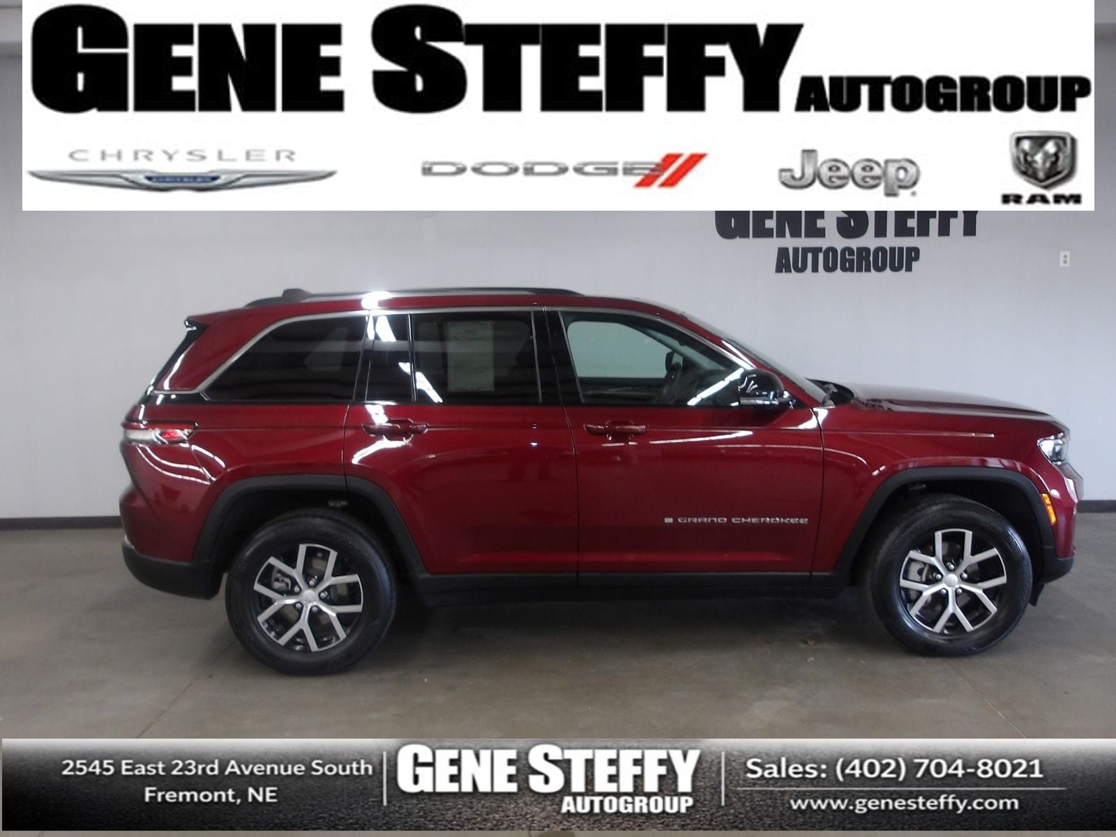 Used 2023 Jeep Grand Cherokee Limited AWD/4WD image 1