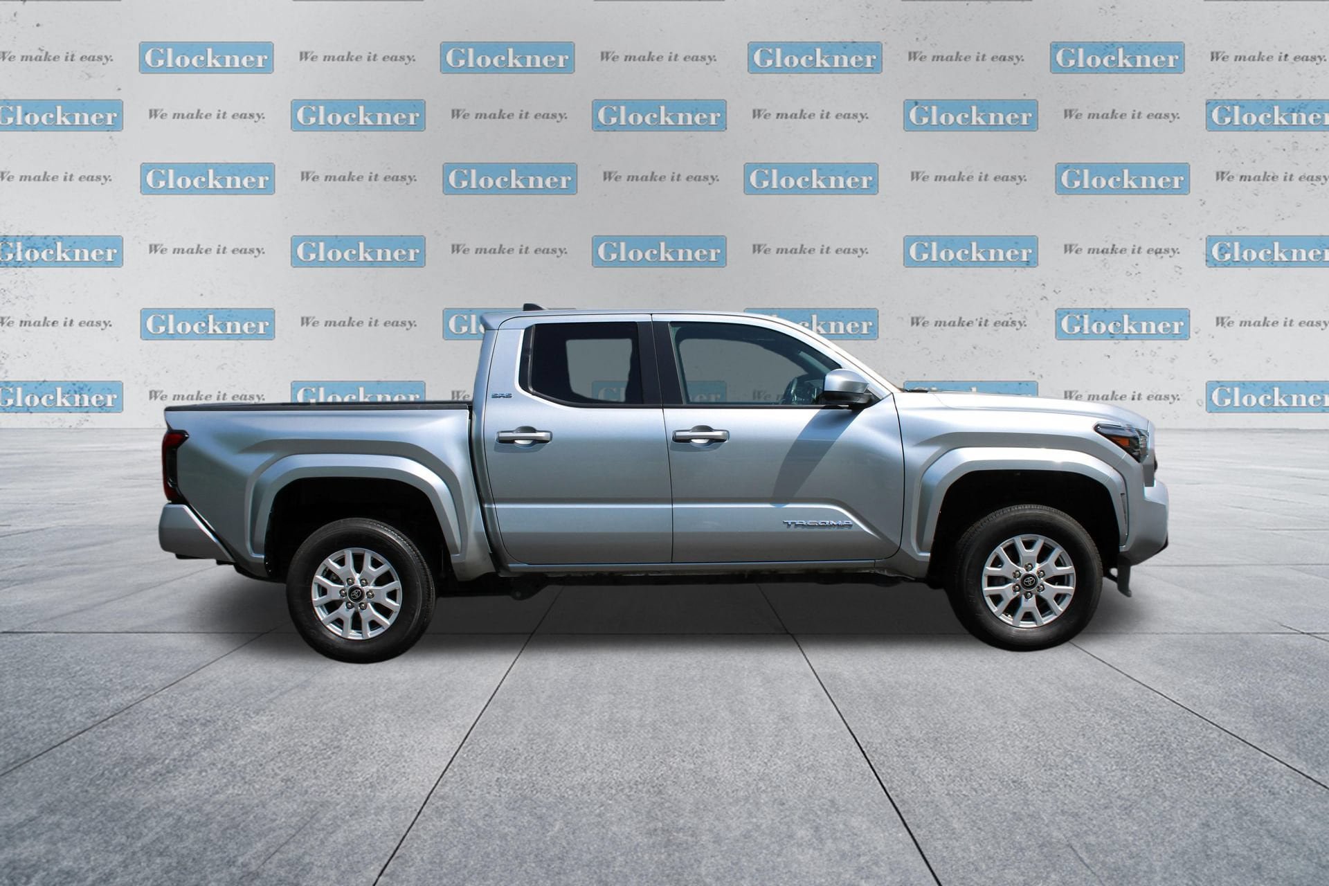 Used 2025 Toyota Tacoma SR5 AWD/4WD image 4
