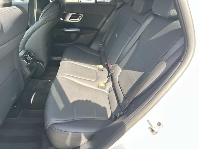 Used 2025 Mercedes-Benz GLC 300 4MATIC image 11