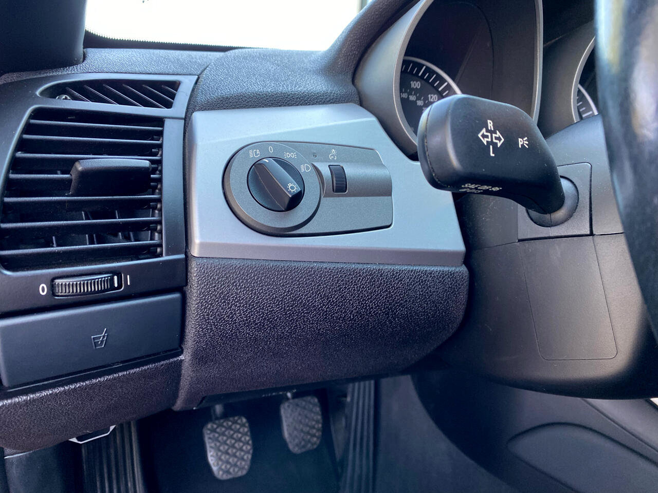 Used 2004 BMW Z4 2.5i image 31