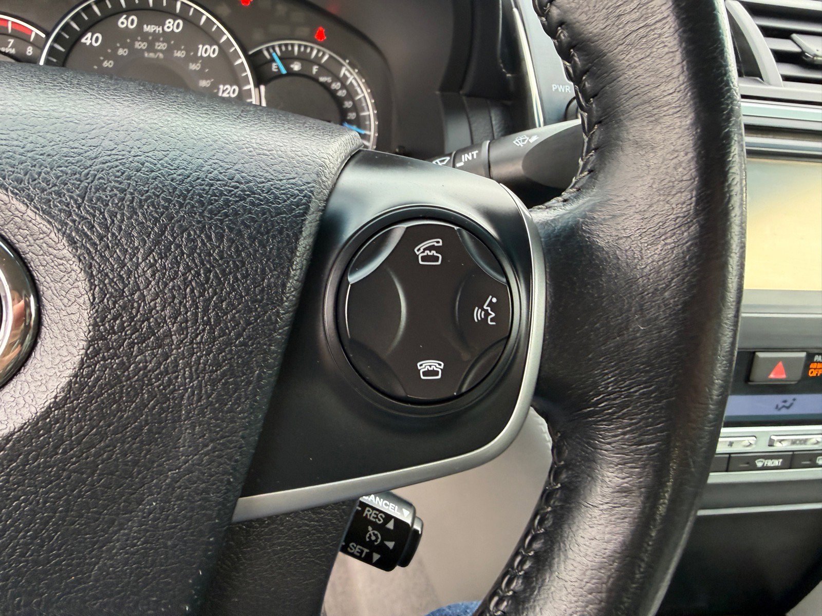 Used 2013 Toyota Camry XLE w/ Leather Pkg image 33