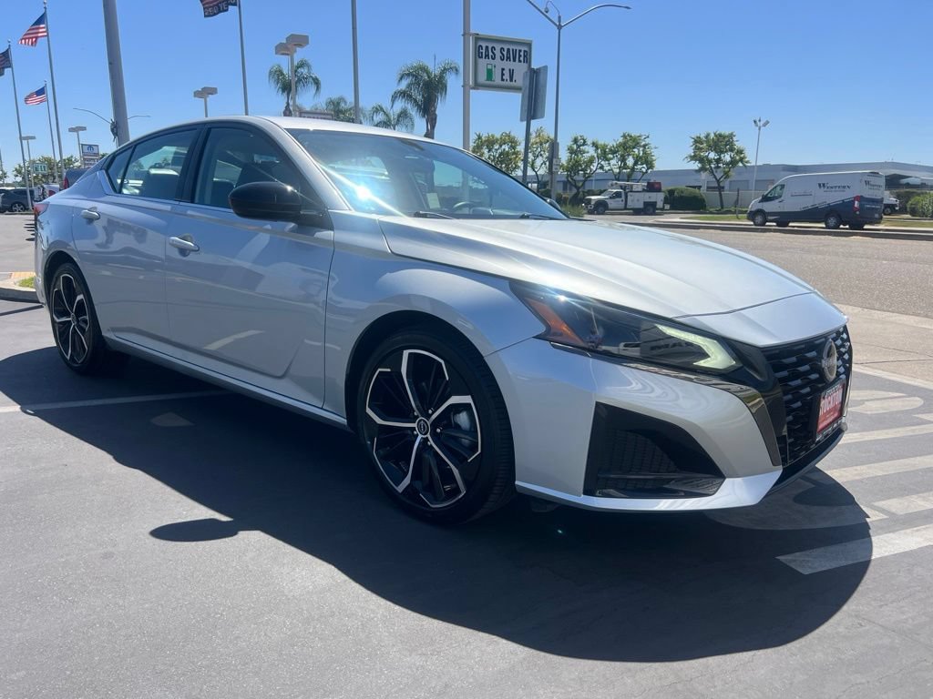 Used 2025 Nissan Altima 2.5 SR FWD image 9