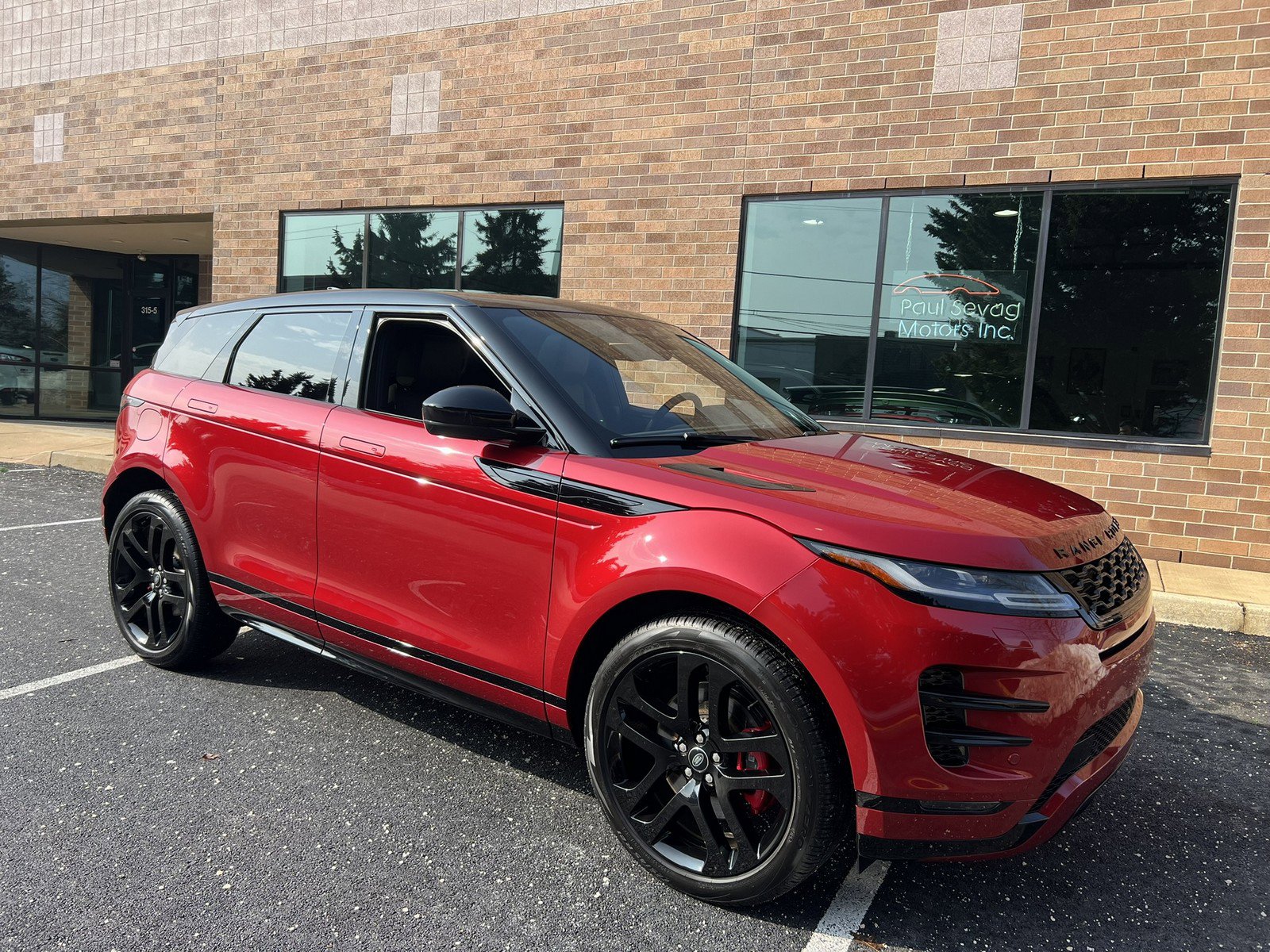 Used 2023 Land Rover Range Rover Evoque R-Dynamic SE image 28
