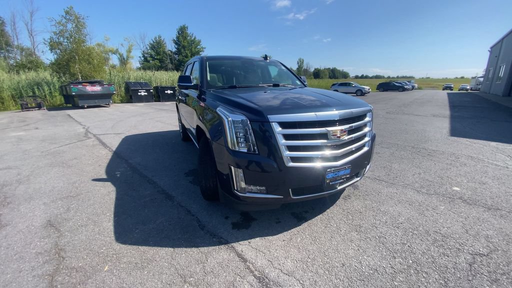 Certified 2020 Cadillac Escalade Premium Luxury AWD/4WD image 3