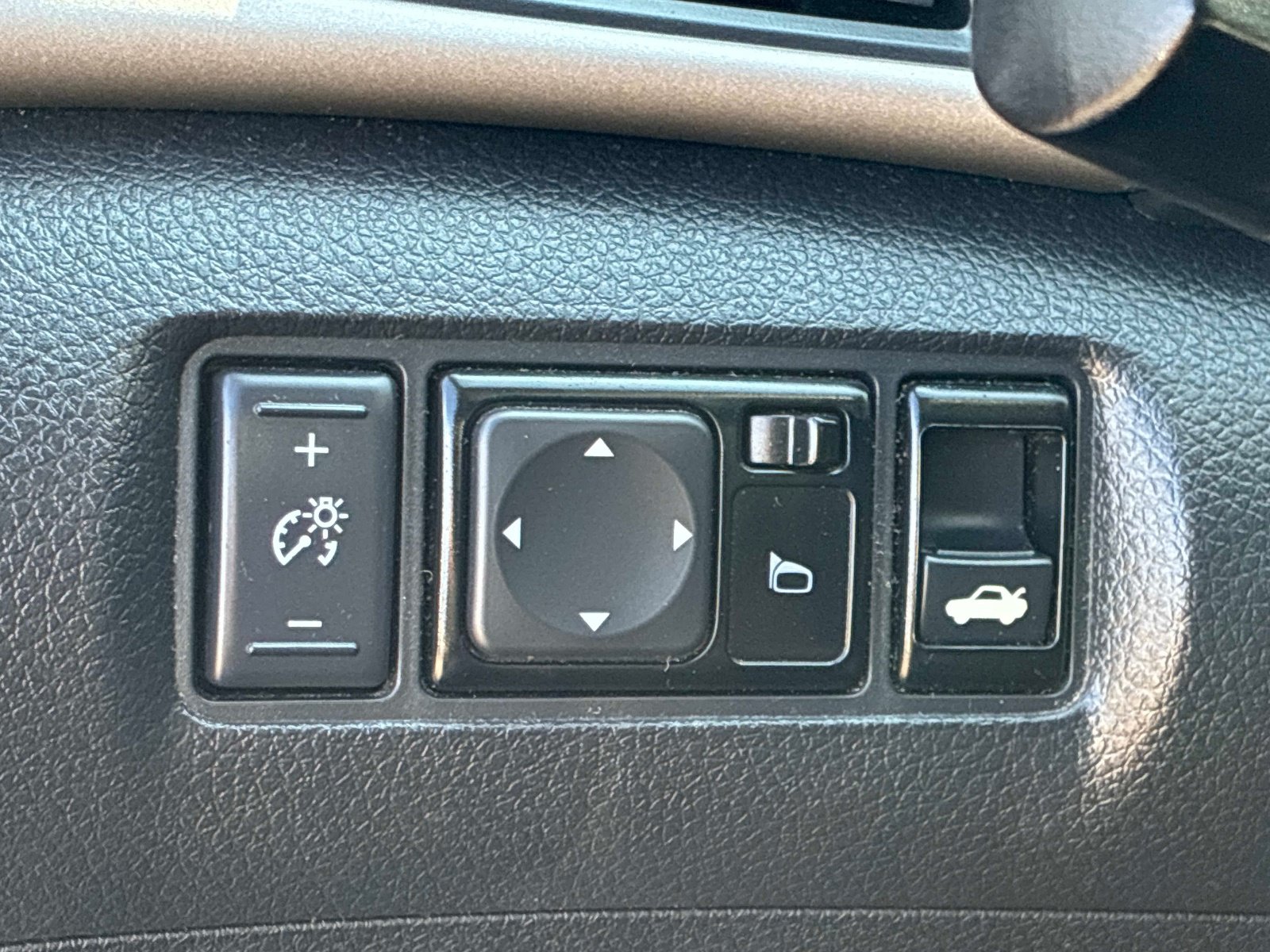Used 2014 Nissan Sentra SR w/ Electronics Package FWD image 22
