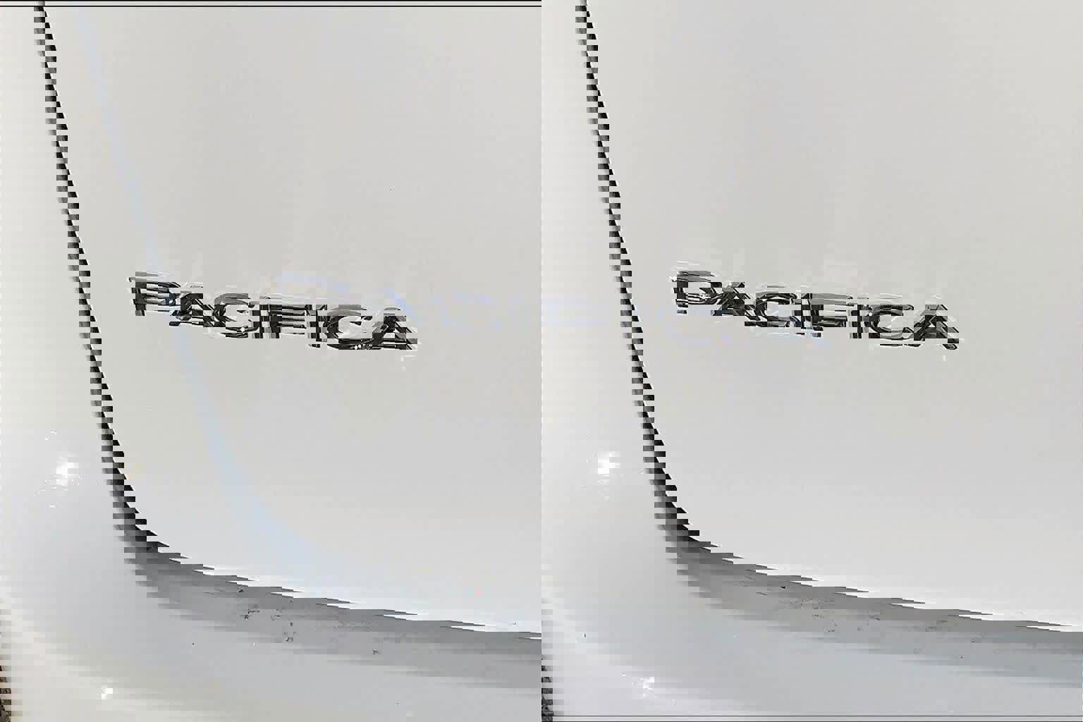 Used 2025 Chrysler Pacifica Select image 33