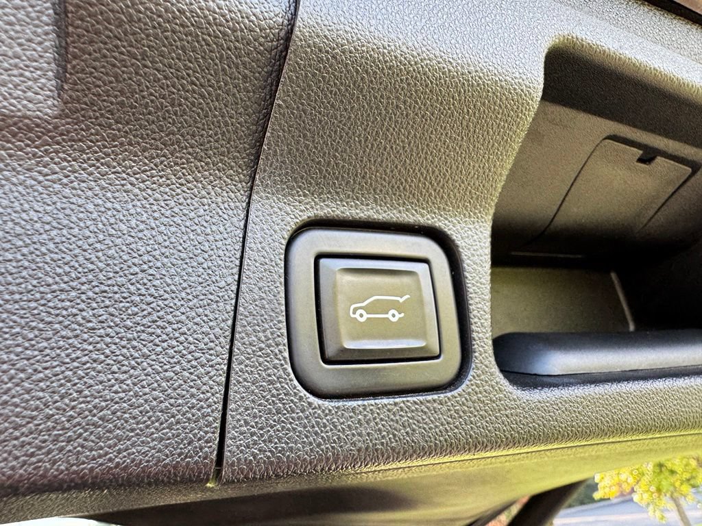 Certified 2021 GMC Acadia Denali w/ Denali Ultimate Package AWD/4WD image 33
