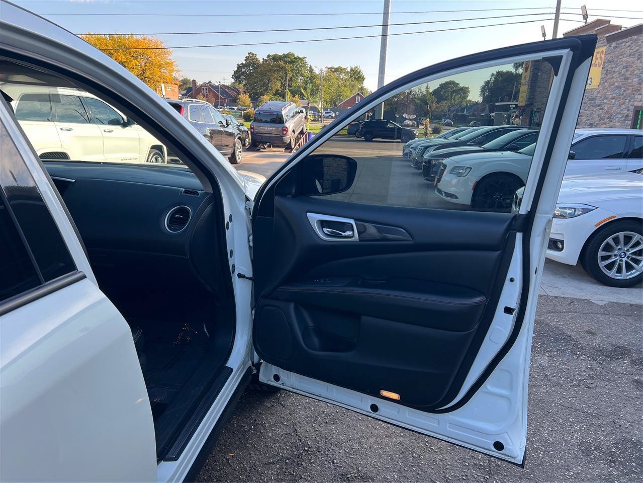 Used 2020 Nissan Pathfinder SL AWD/4WD image 34
