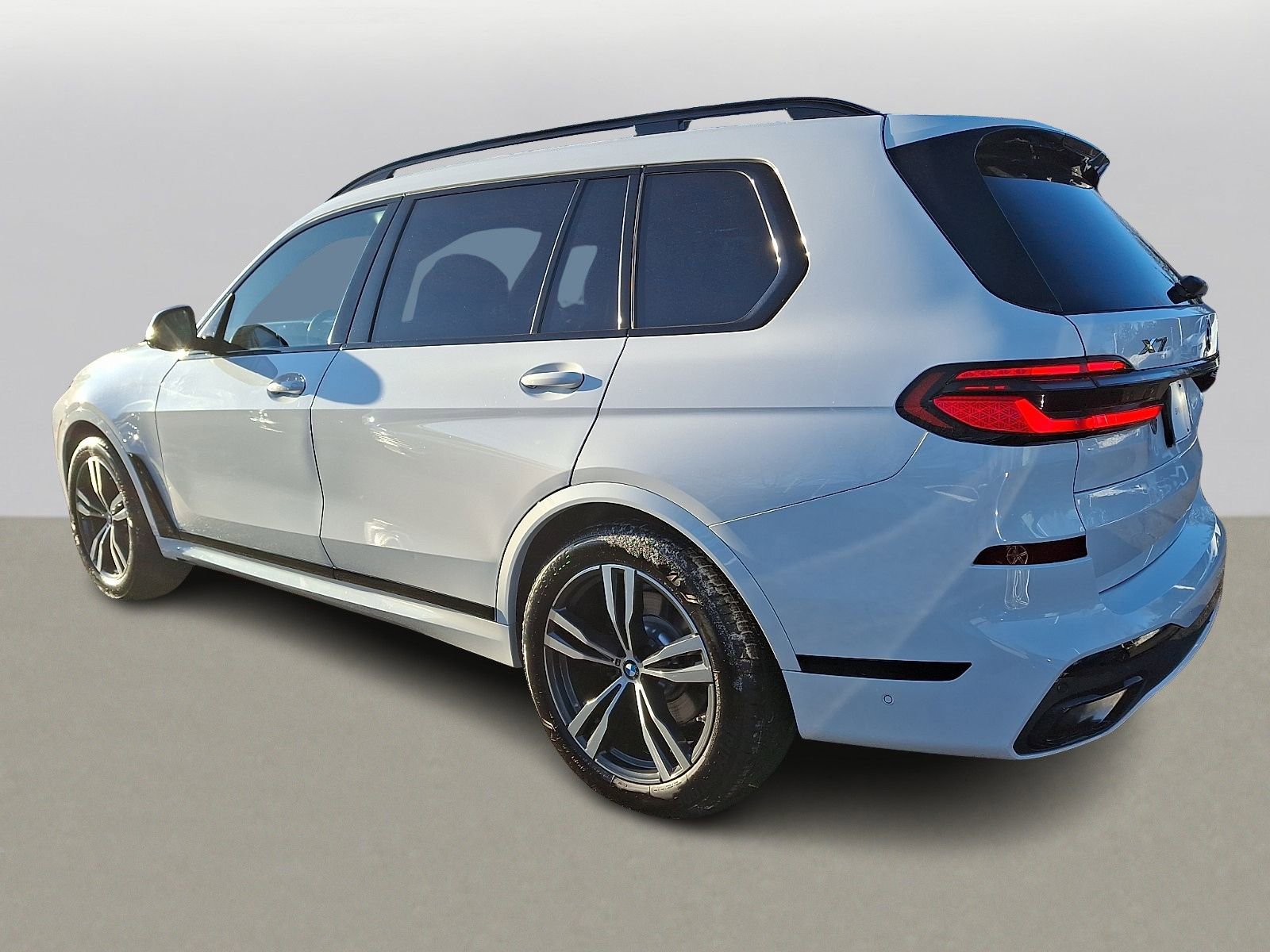Used 2026 BMW X7 xDrive40i w/ M Sport Package image 5