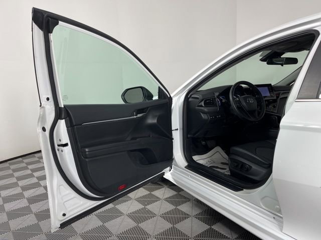 Used 2023 Toyota Camry SE image 16