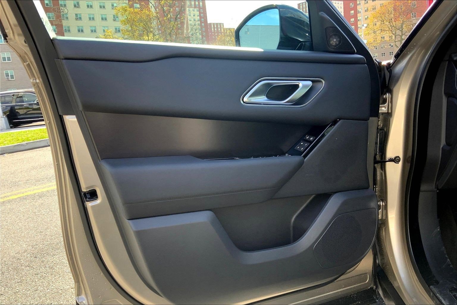 New 2026 Land Rover Range Rover Velar Dynamic SE image 10