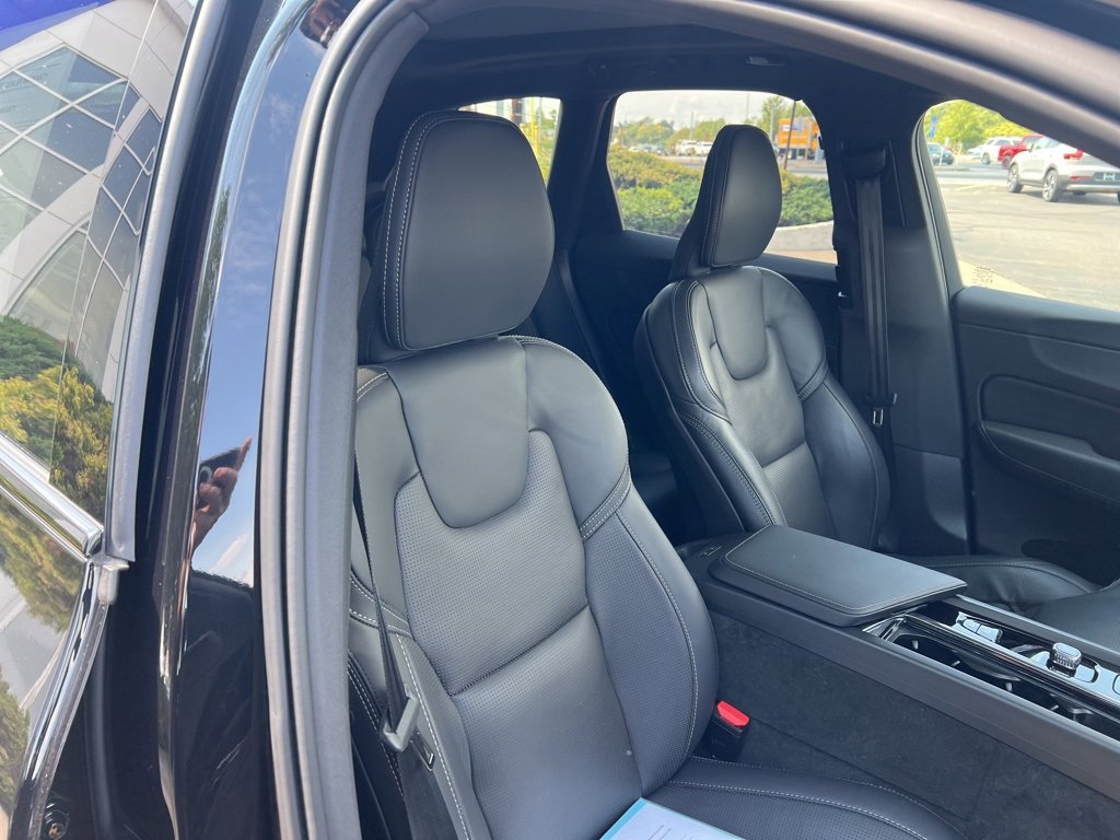 Certified 2024 Volvo XC60 T8 Ultimate w/ Climate Package image 37