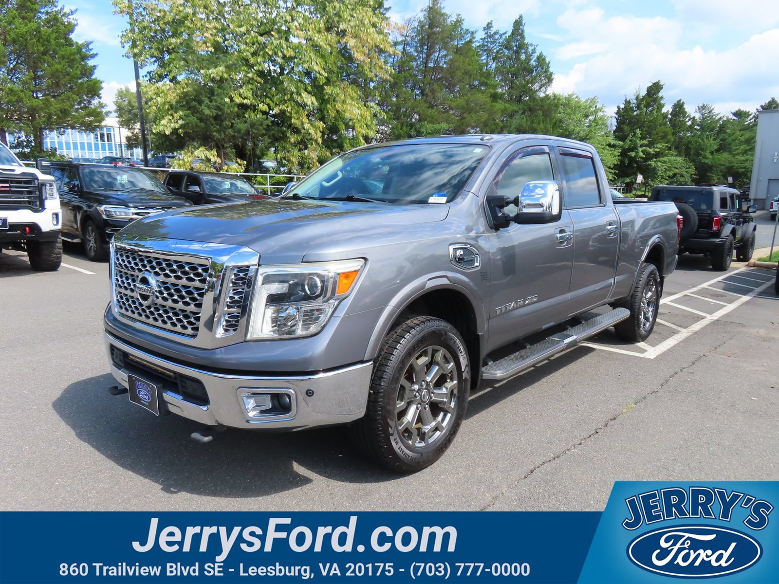 Used 2017 Nissan Titan SL w/ Chrome Package AWD/4WD image 3