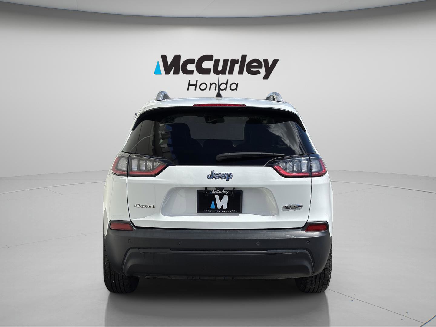 Used 2020 Jeep Cherokee Latitude Plus w/ Cold Weather Group AWD/4WD image 4