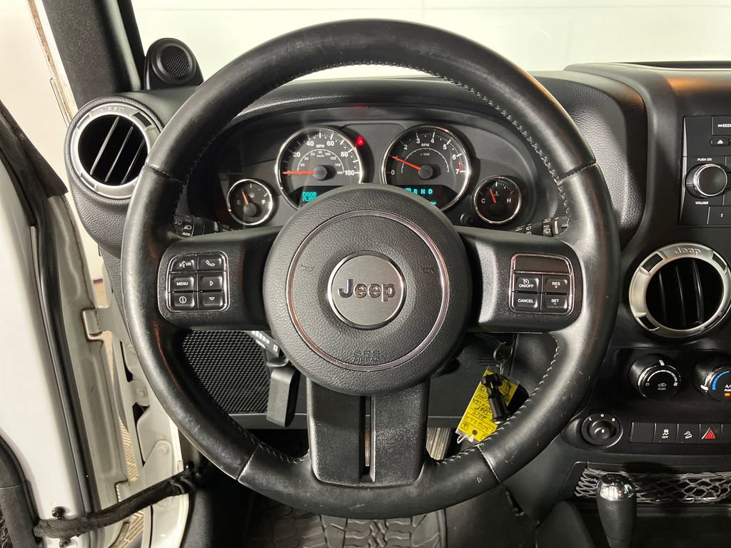 Used 2014 Jeep Wrangler Unlimited Rubicon w/ Connectivity Group image 16
