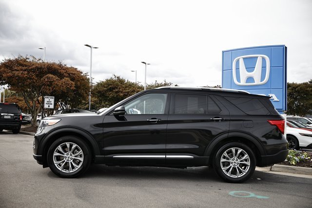 Used 2022 Ford Explorer Limited w/ Equipment Group 301A image 3