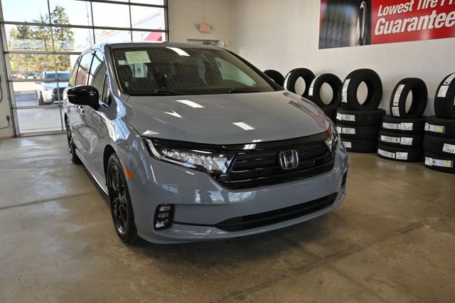 Used 2024 Honda Odyssey Sport image 3