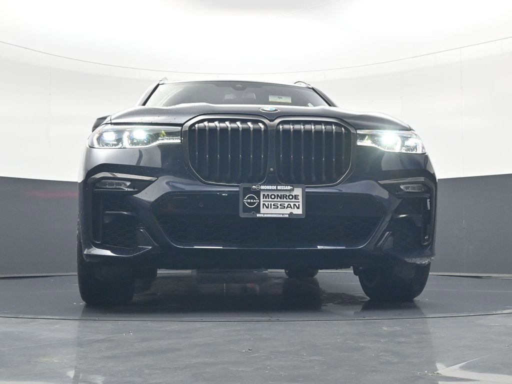 Used 2021 BMW X7 M50i w/ Executive Package image 21