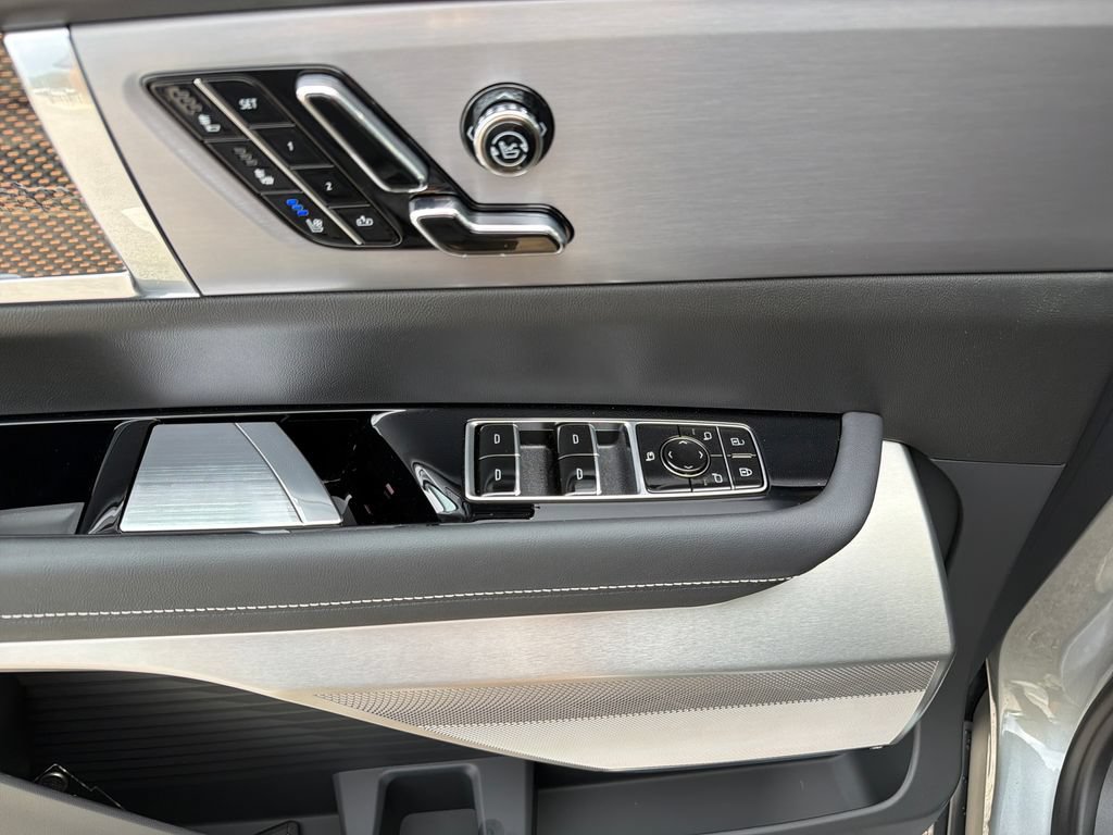 New 2027 Cadillac Vistiq Luxury w/ LPO, Floor Liner Package AWD/4WD image 19