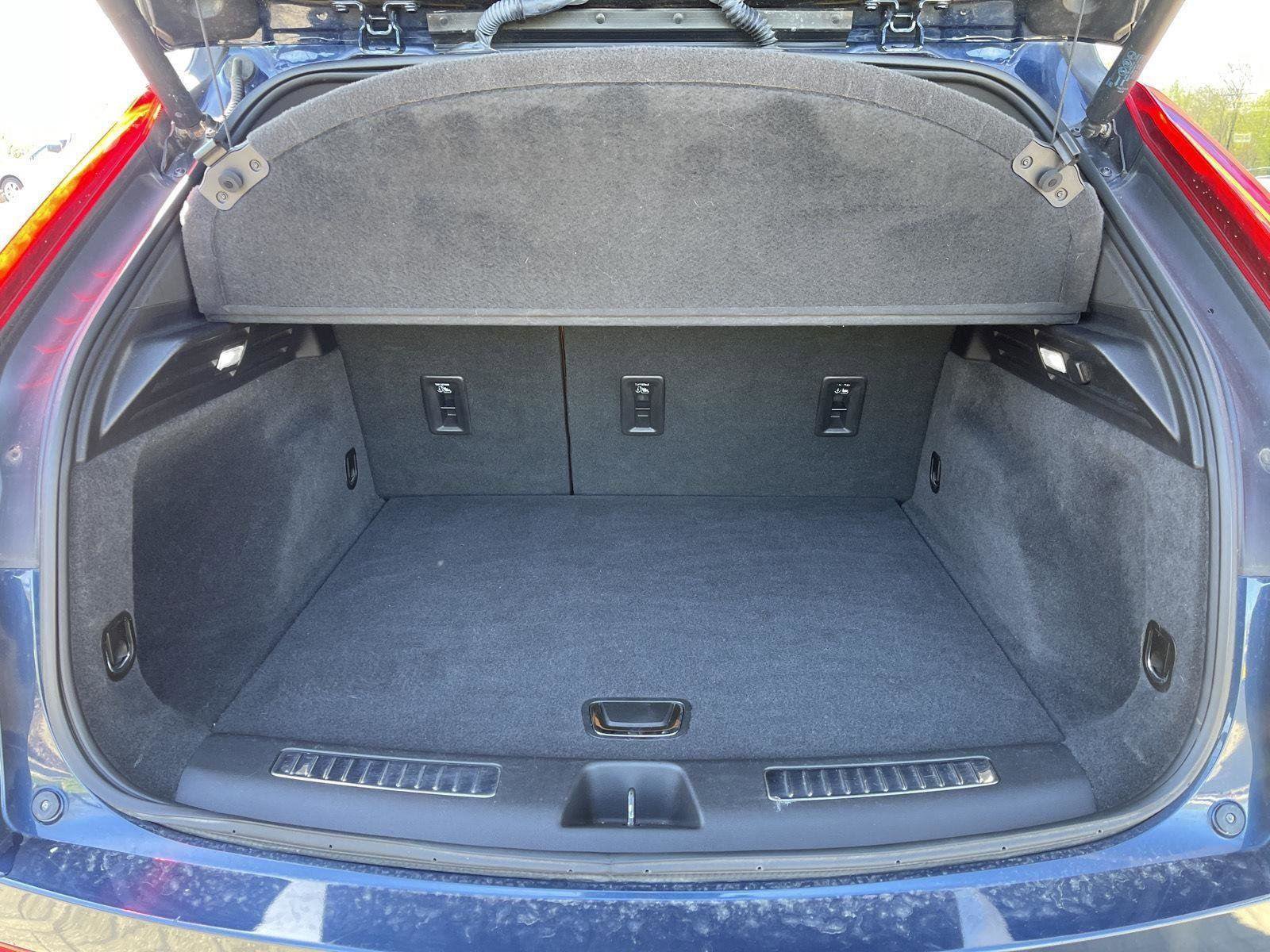 Used 2019 Cadillac XT4 Premium Luxury w/ Enhanced Visibility Package image 41