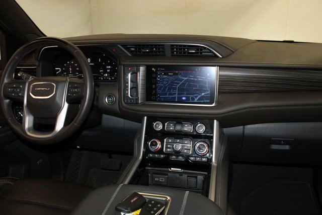 Used 2024 GMC Yukon XL Denali w/ Denali Reserve Package image 16
