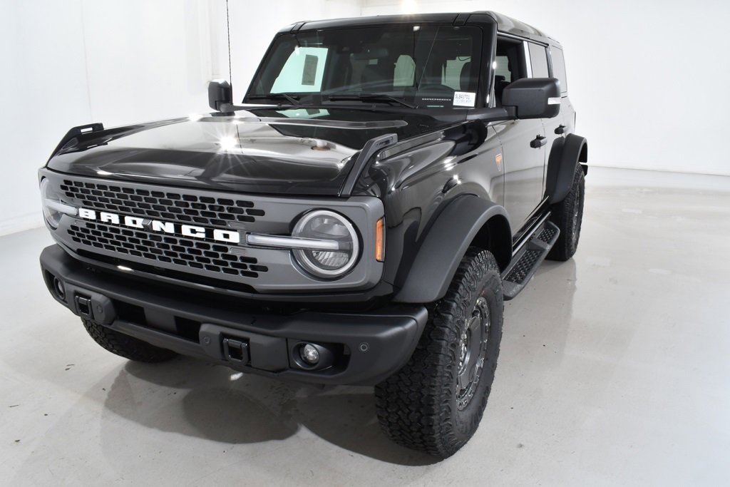 New 2025 Ford Bronco Badlands image 2