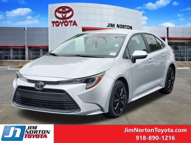 Used 2024 Toyota Corolla LE FWD image 3