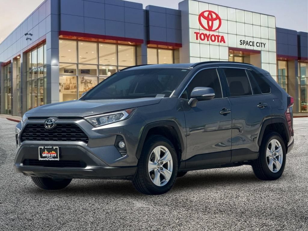 Used 2021 Toyota RAV4 XLE w/ Convenience Package FWD image 2