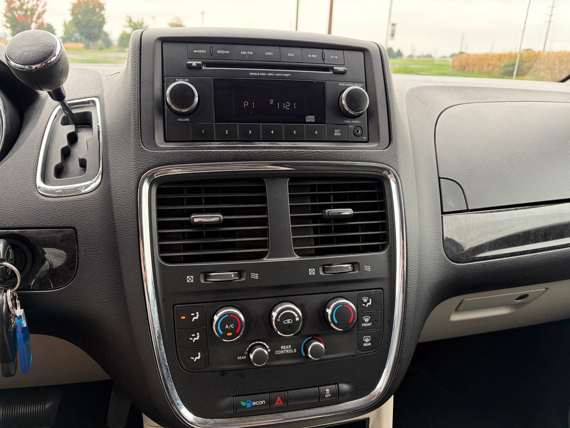 Used 2013 Dodge Grand Caravan SXT w/ Rear Park Assist Pkg FWD image 29