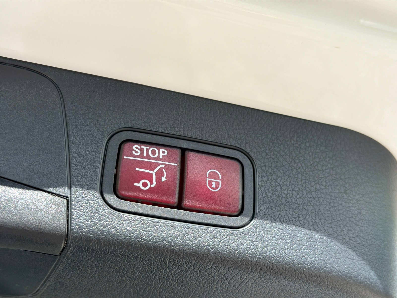 Used 2026 Mercedes-Benz GLB 250 4MATIC image 29