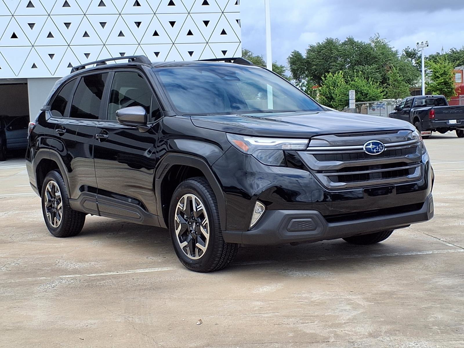 Certified 2025 Subaru Forester Premium AWD/4WD video 2