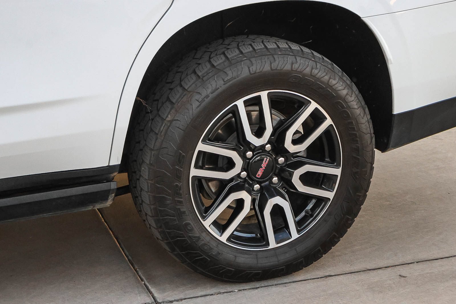 Used 2024 GMC Yukon AT4 w/ AT4 Premium Plus Package AWD/4WD image 10