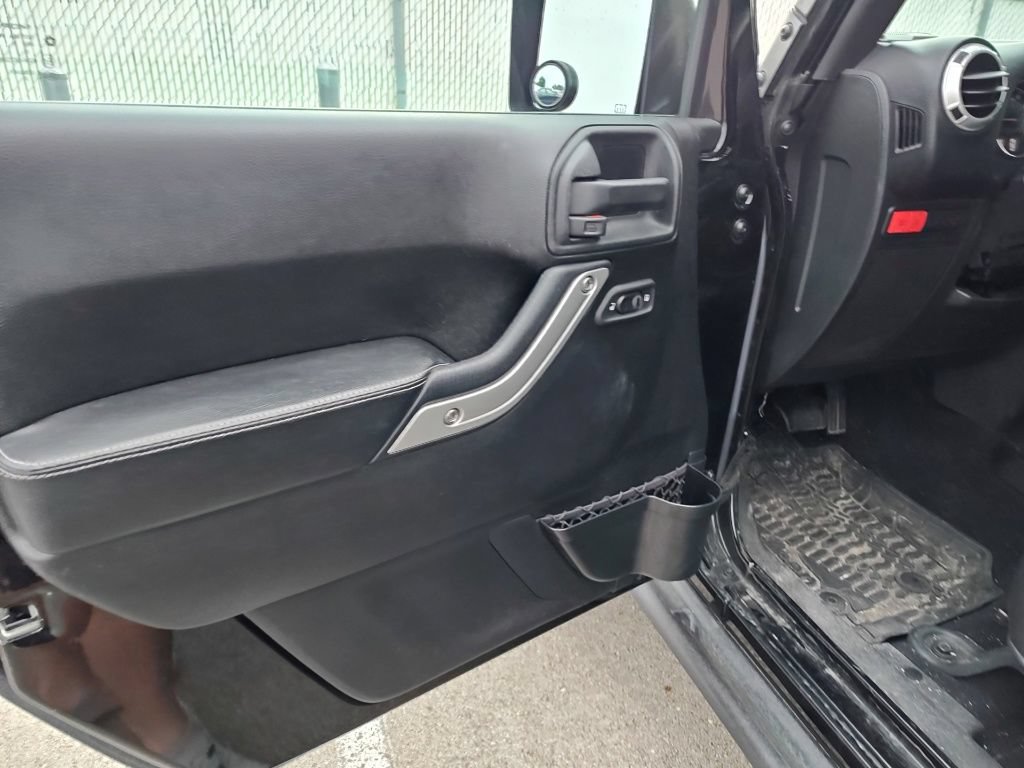 Used 2016 Jeep Wrangler Unlimited Rubicon AWD/4WD image 7